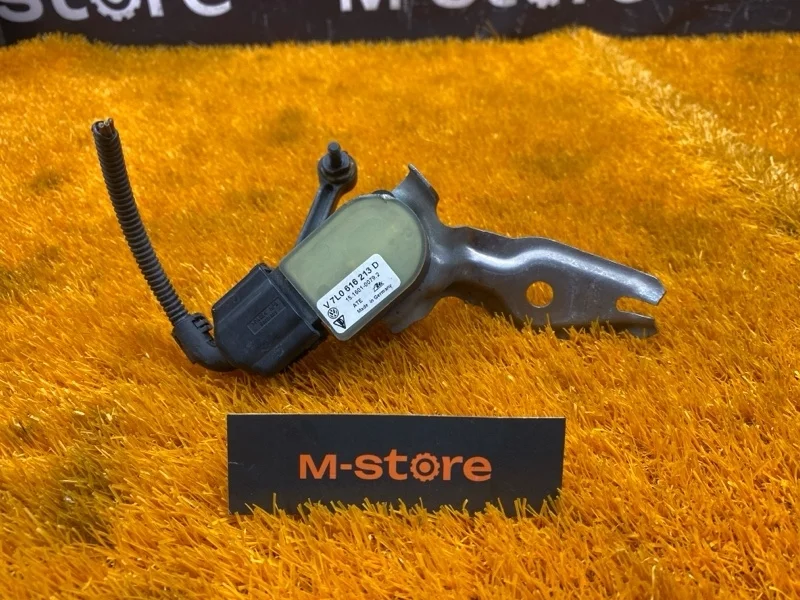 Датчик высоты дорожного просвета Porsche Cayenne 2007 7L0616213D 957 M4801, передний