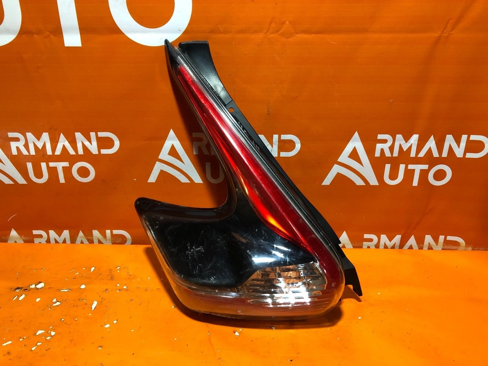 Фонарь Nissan Juke 2014-2019 YF15