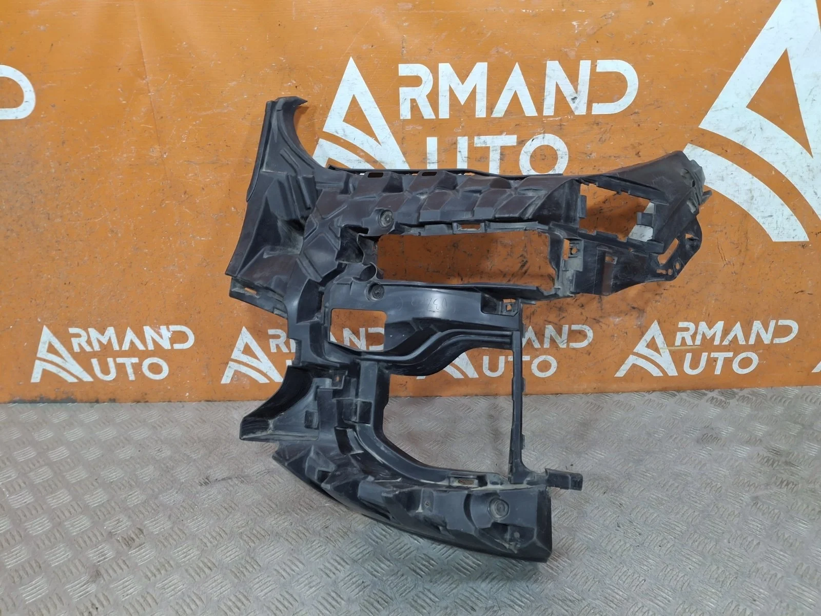 Кронштейн бампера BMW X5 2018-нв G05