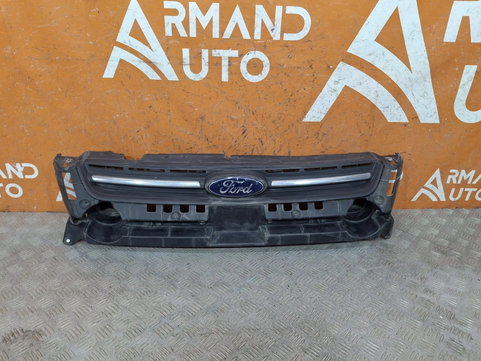 Кронштейн решетки радиатора Ford Kuga 2012-2016 CBS