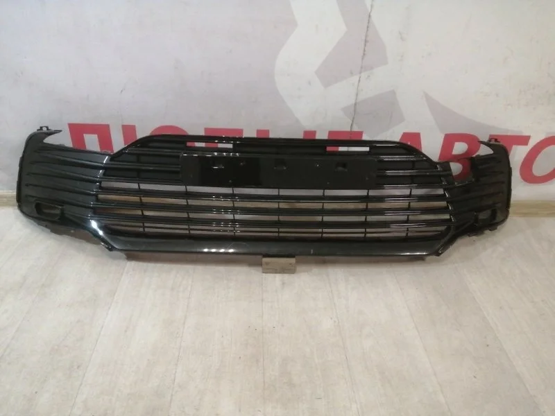 Решетка бампера передняя Toyota Camry V70 2018-нв
