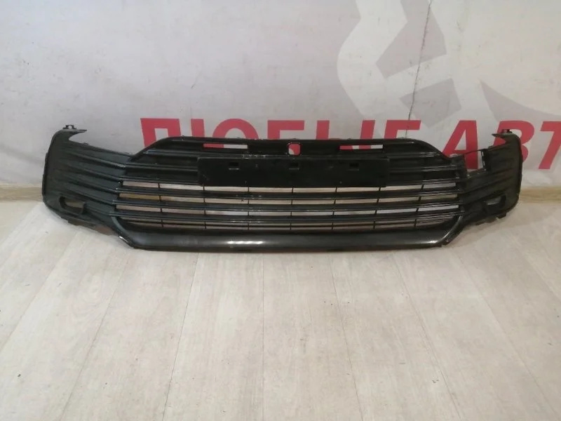 Решетка бампера передняя Toyota Camry V70 2017-нв