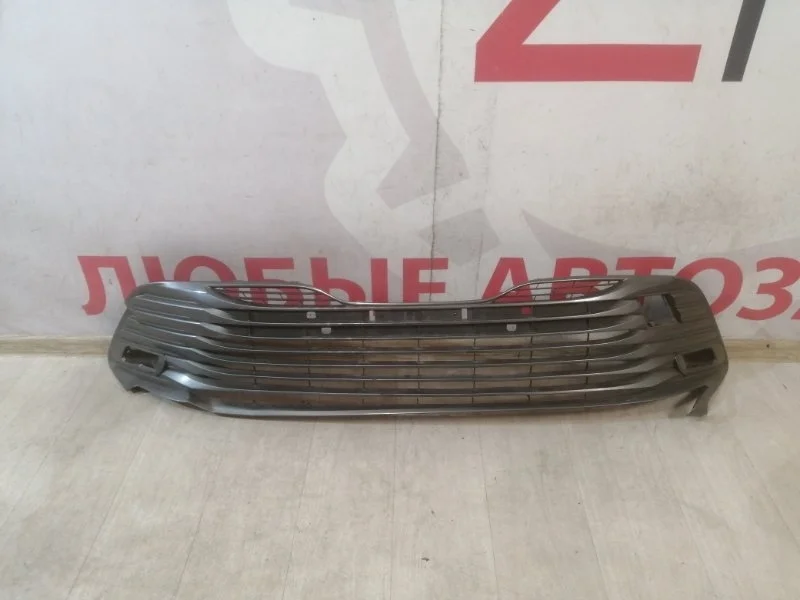 Решетка бампера передняя Toyota Camry V70 2017-нв