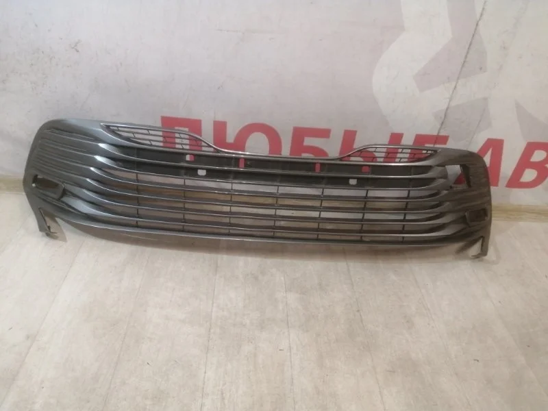 Решетка бампера передняя Toyota Camry V70 2017-нв