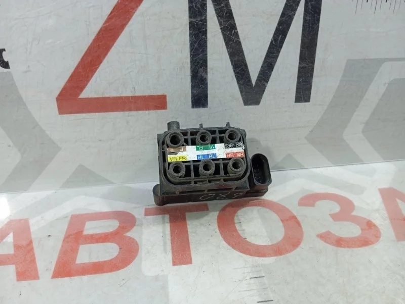 Блок клапанов пневмоподвески Mercedes ML W164