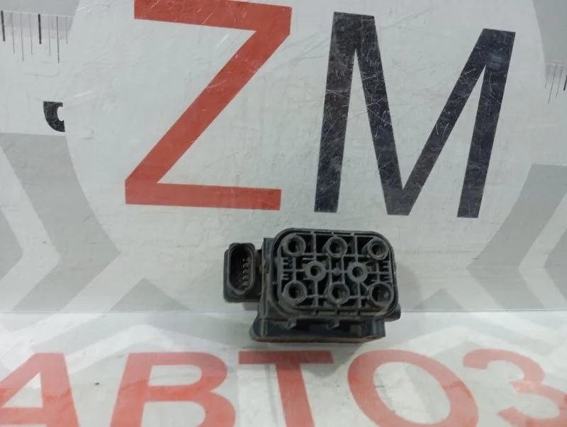 Блок клапанов пневмоподвески Mercedes ML W164