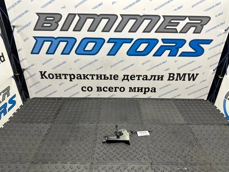 Кронштейн крыла Bmw 435Ix 2015 41357298038 F33 N55B30A, правый