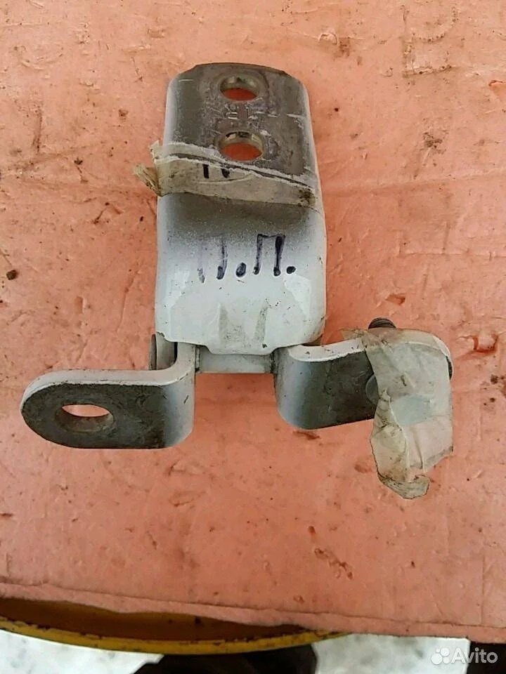 Петля двери передней правой верхняя Toyota Camry XV50 (2011—2014)