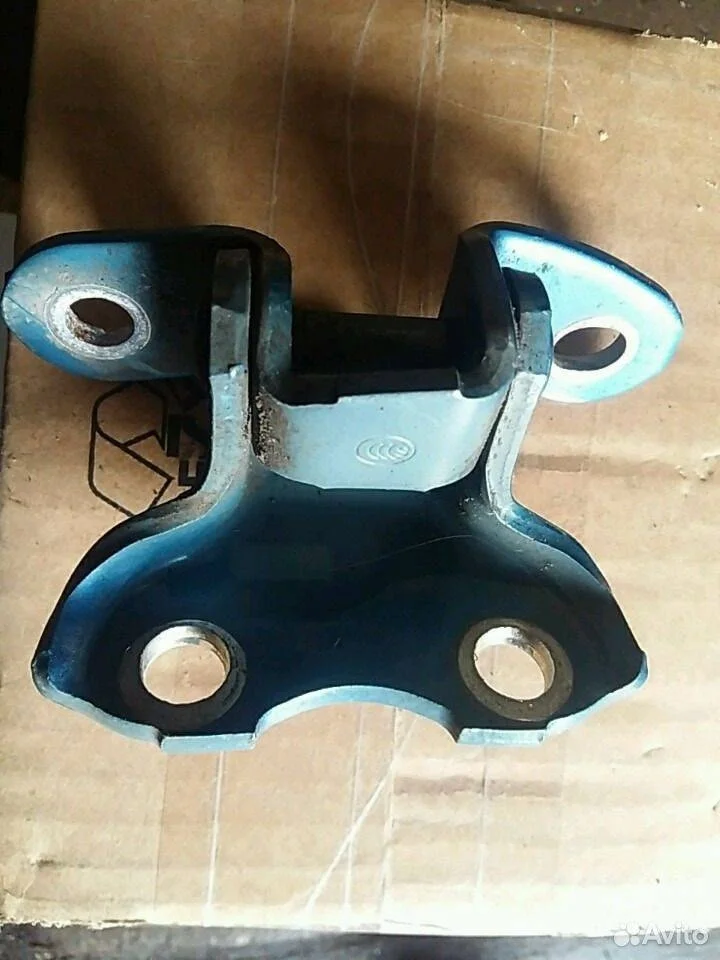 Петля двери передней правой нижняя Toyota Camry XV50 (2011—2014)