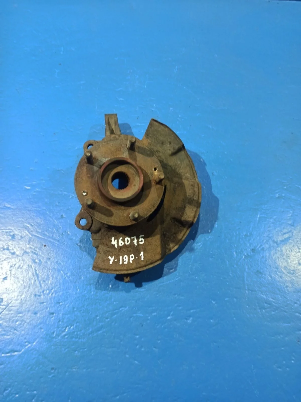 Кулак поворотный передний левый Hyundai Tucson 1