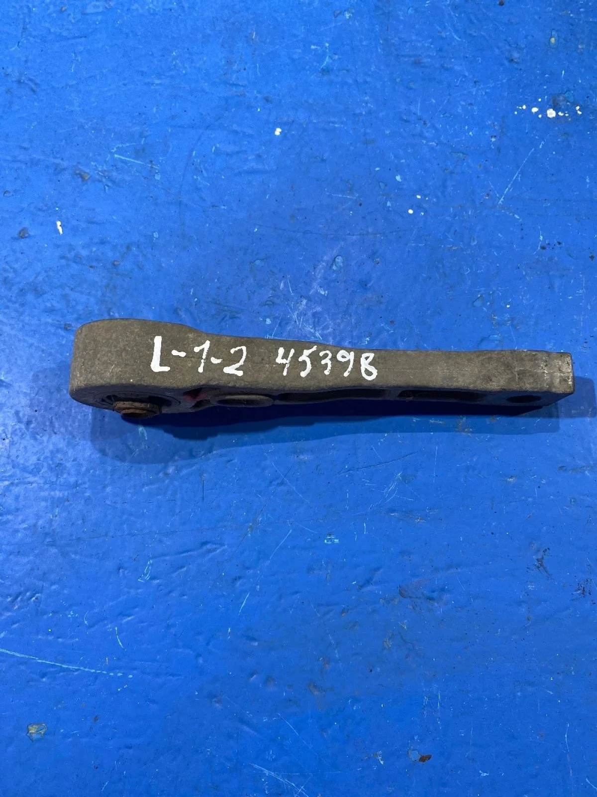 Опора ( подушка ) двигателя Volkswagen Passat B6 (2005—2010)