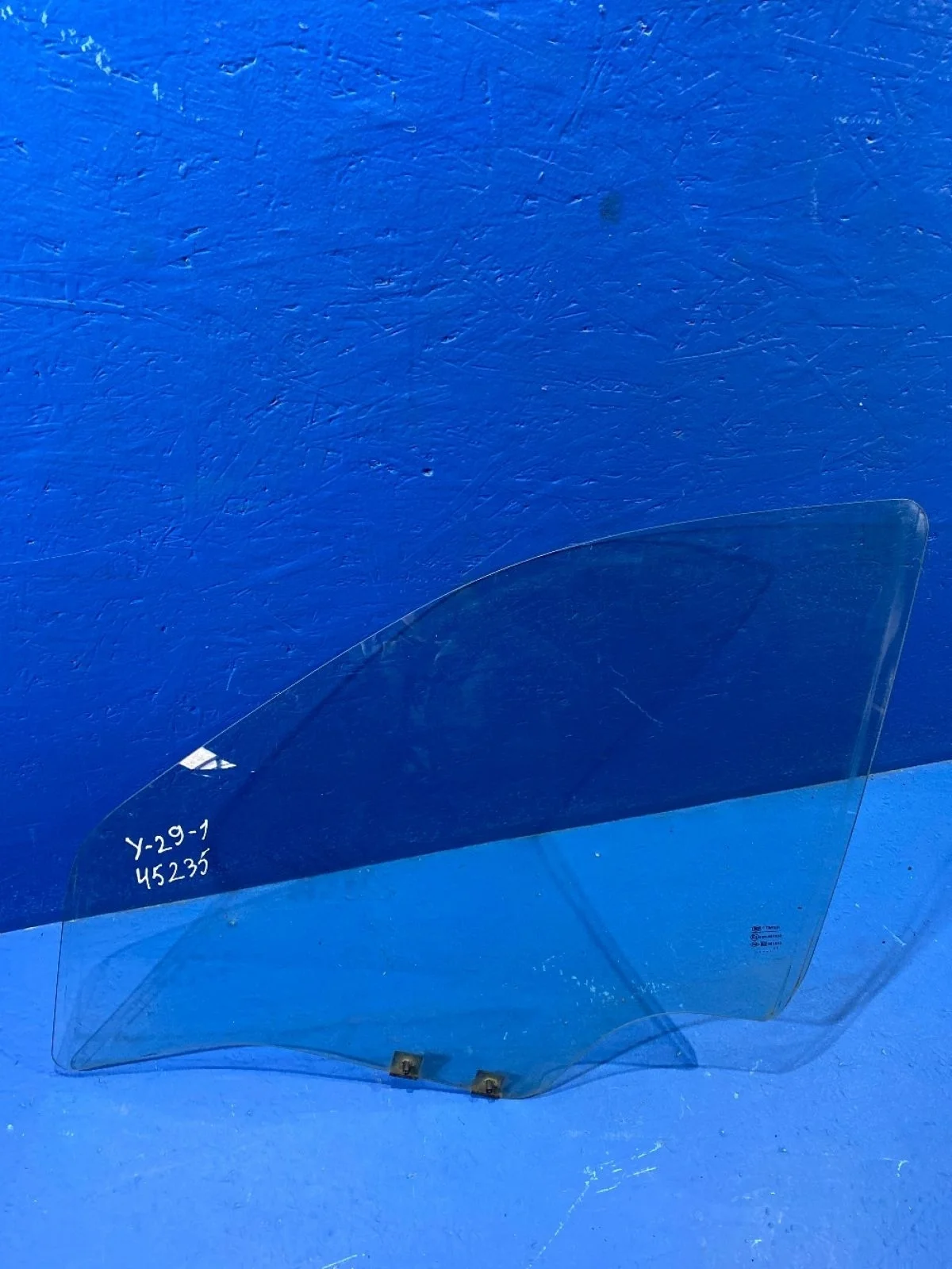 Стекло двери передней левой для Renault Logan 1