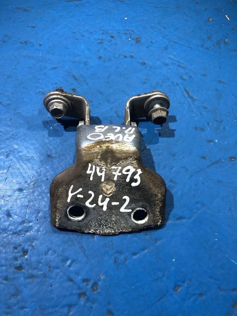 Петля двери передней правой верхняя Chevrolet Aveo I рестайлинг (2006—2012)