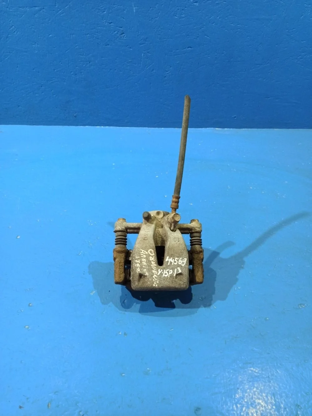 Суппорт задний правый для Toyota Avensis II