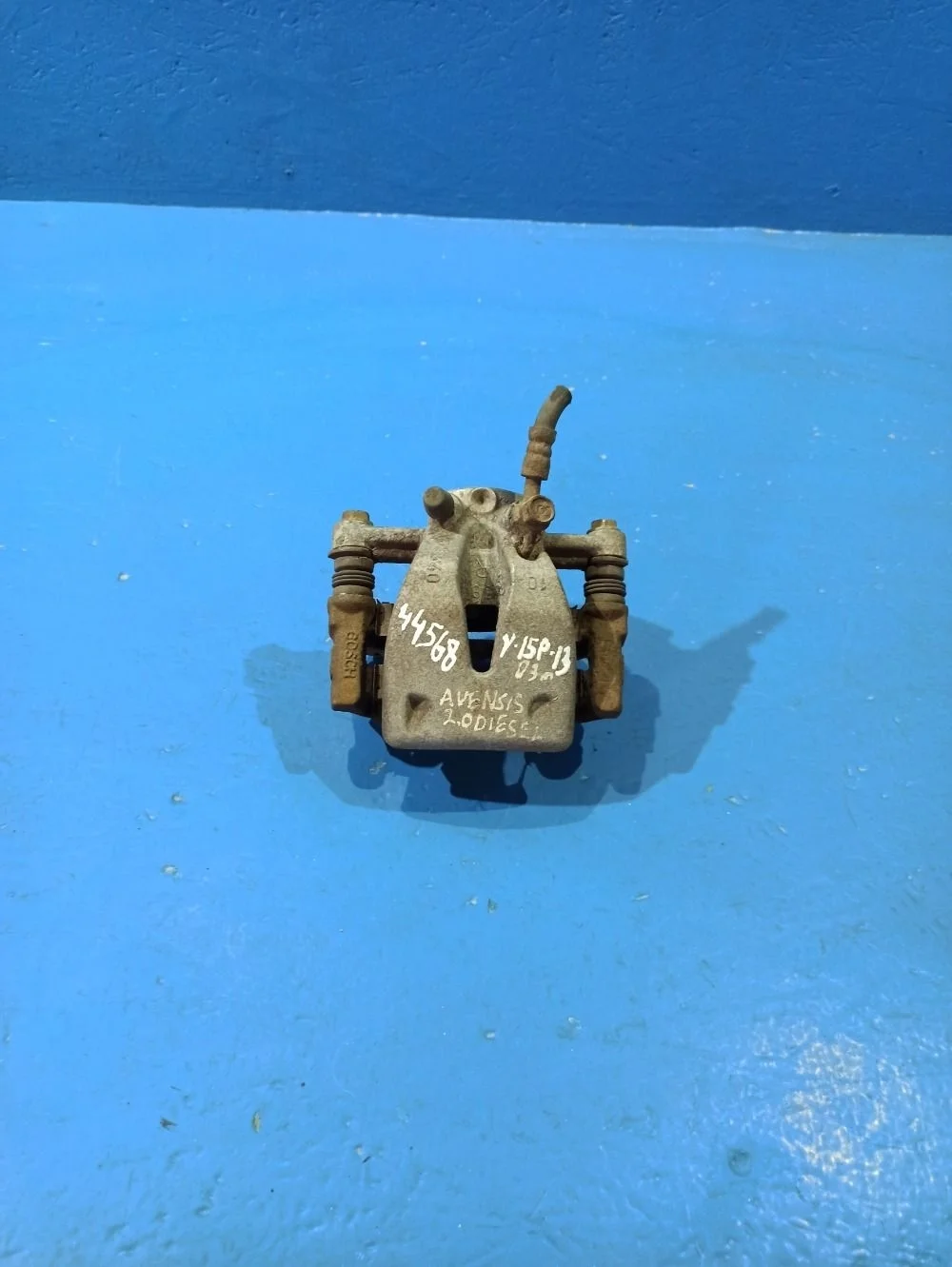 Суппорт тормозной задний правый Toyota Avensis T250 (2003—2006)