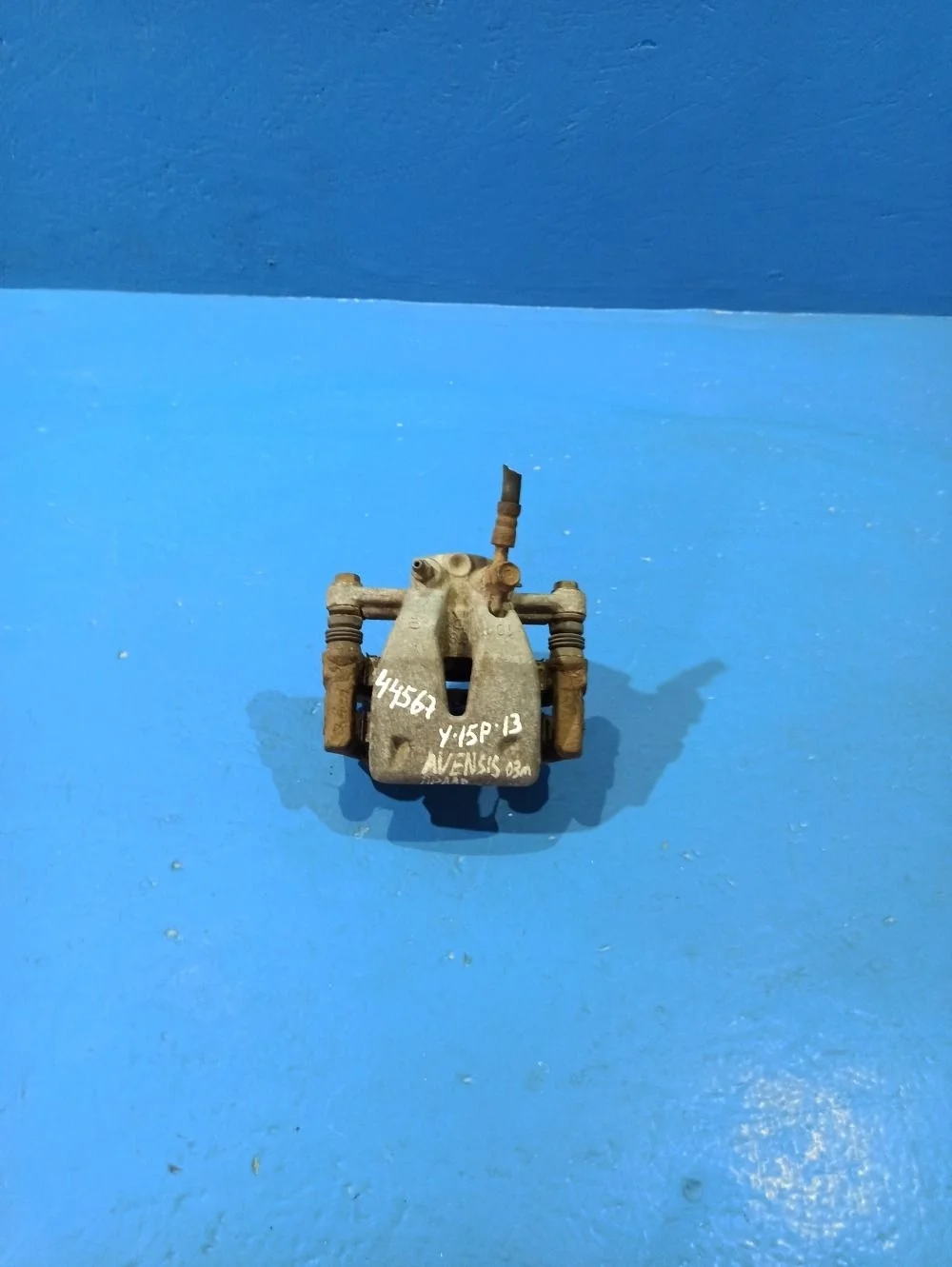 Суппорт задний правый для Toyota Avensis II