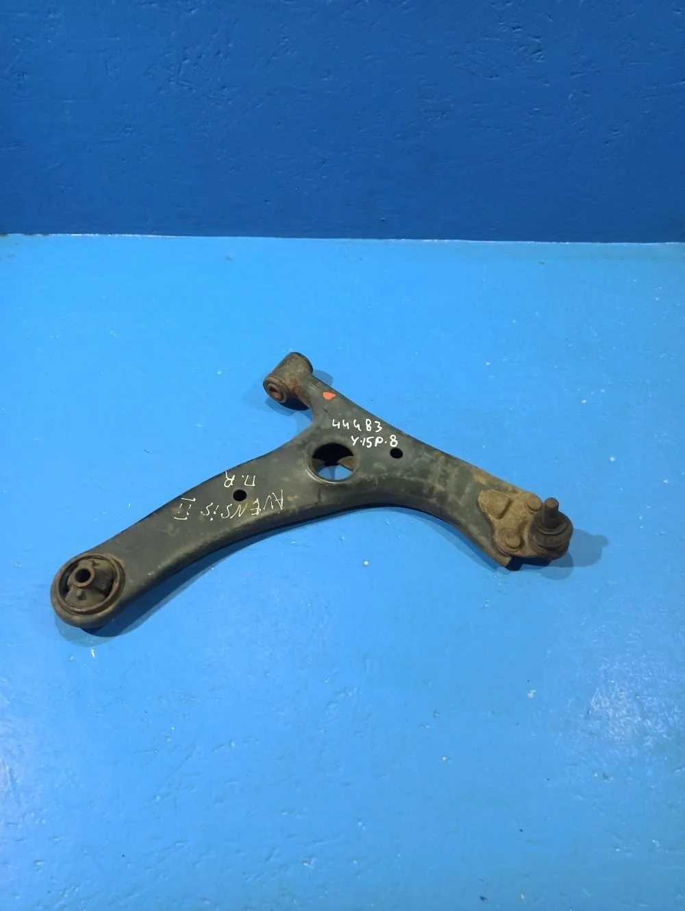 Рычаг передний правый Toyota Avensis T250