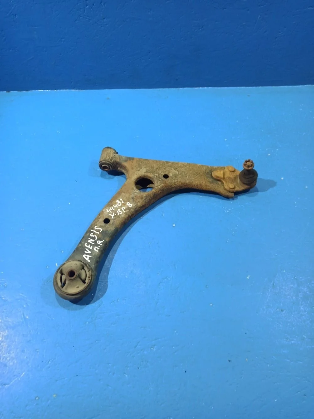 Рычаг передний правый Toyota Avensis T250