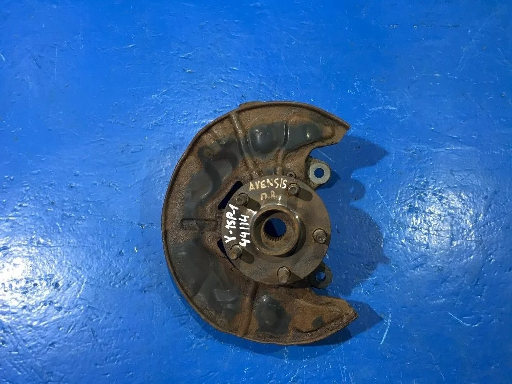 Кулак поворотный передний правый Toyota Avensis 2