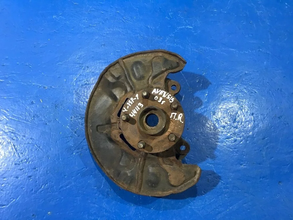Кулак поворотный передний правый Toyota Avensis 2