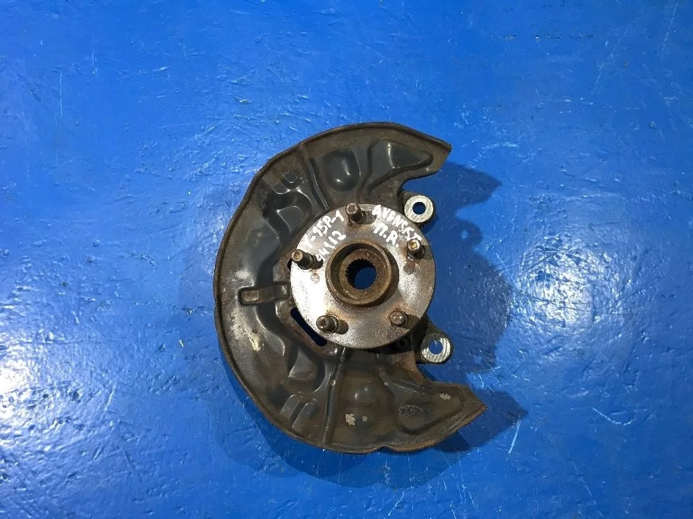 Кулак поворотный передний правый Toyota Avensis 2