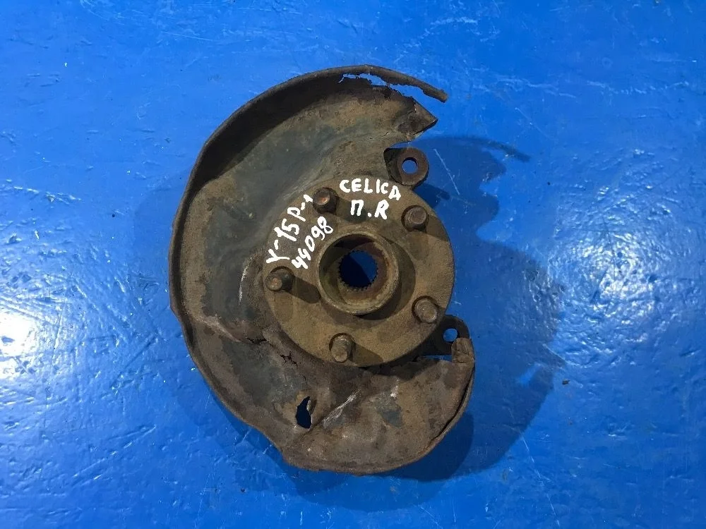 Кулак поворотный правый Toyota Celica T230 (1999—2002)