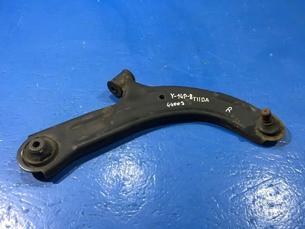 Рычаг передний правый нижний Nissan Tiida C11 (2004—2012)