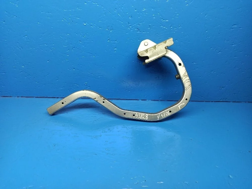 Петля багажника левая Nissan Almera N16 рестайлинг (2002—2006)