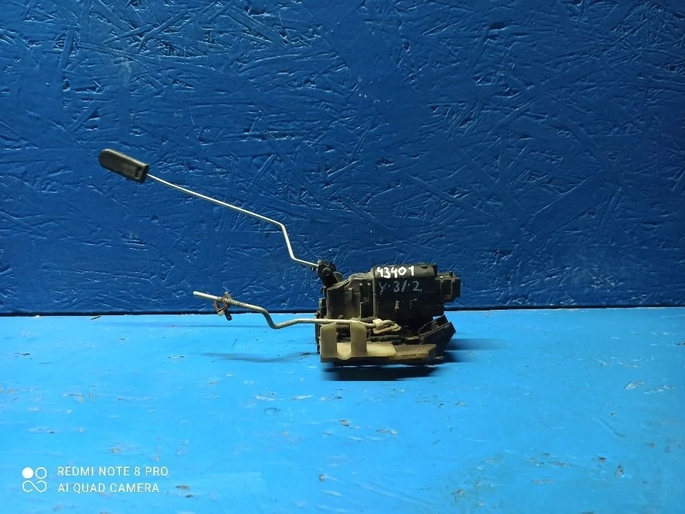 Замок  передней правой двери renault sandero 1