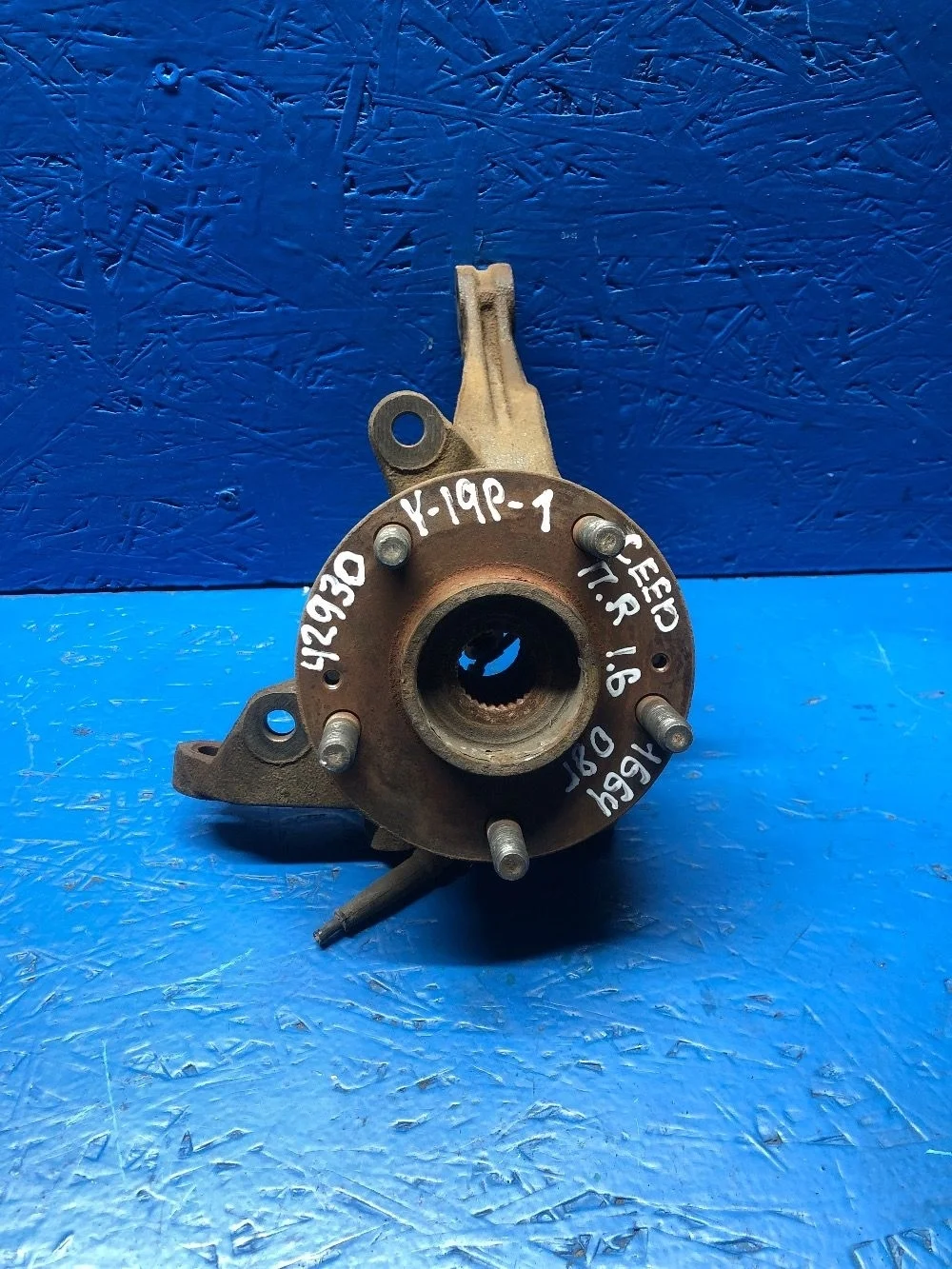 Поворотный кулак передний правый kia ceed 1