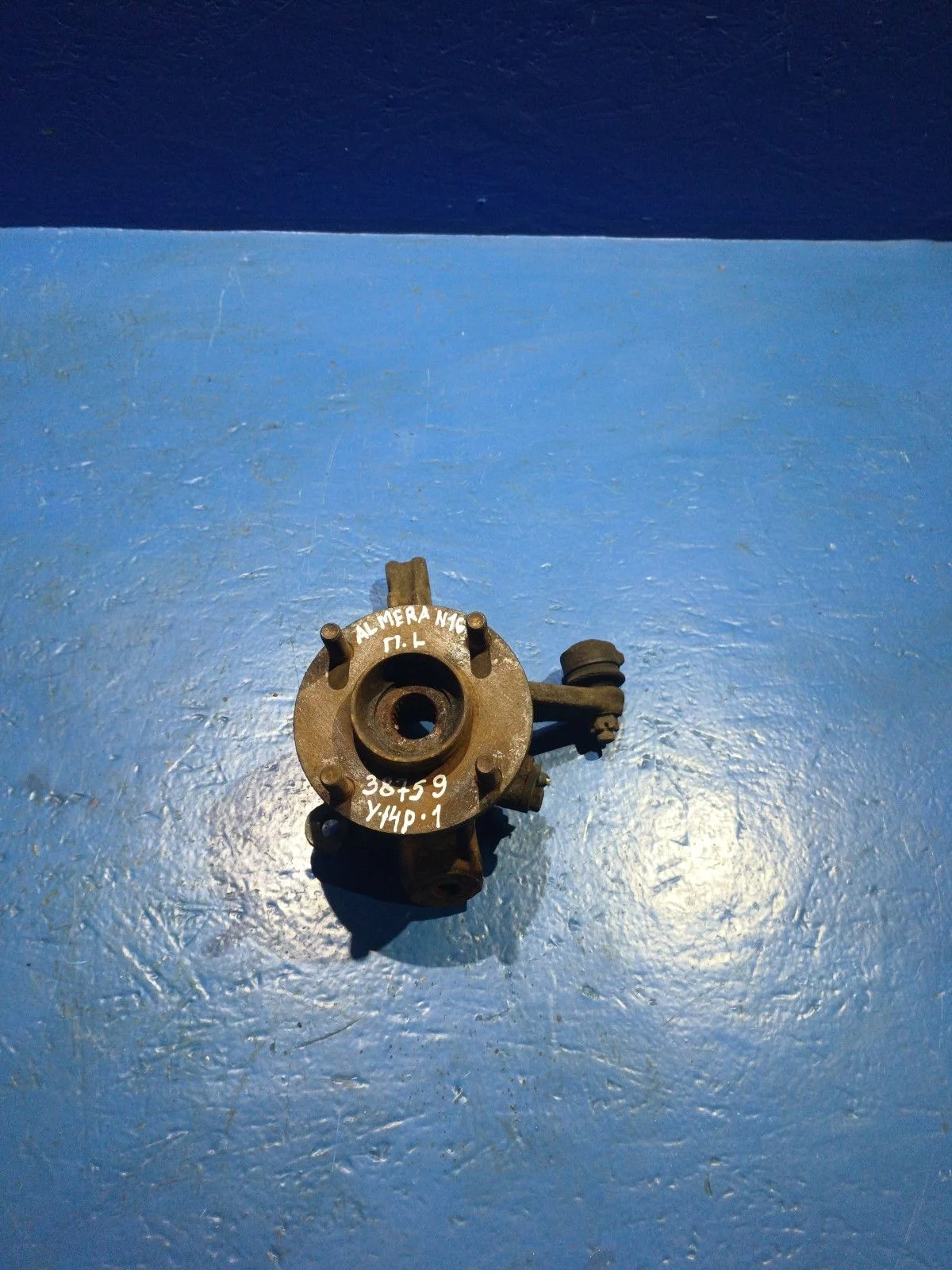 Кулак поворотный левый Nissan Almera N16 рестайлинг (2002—2006)