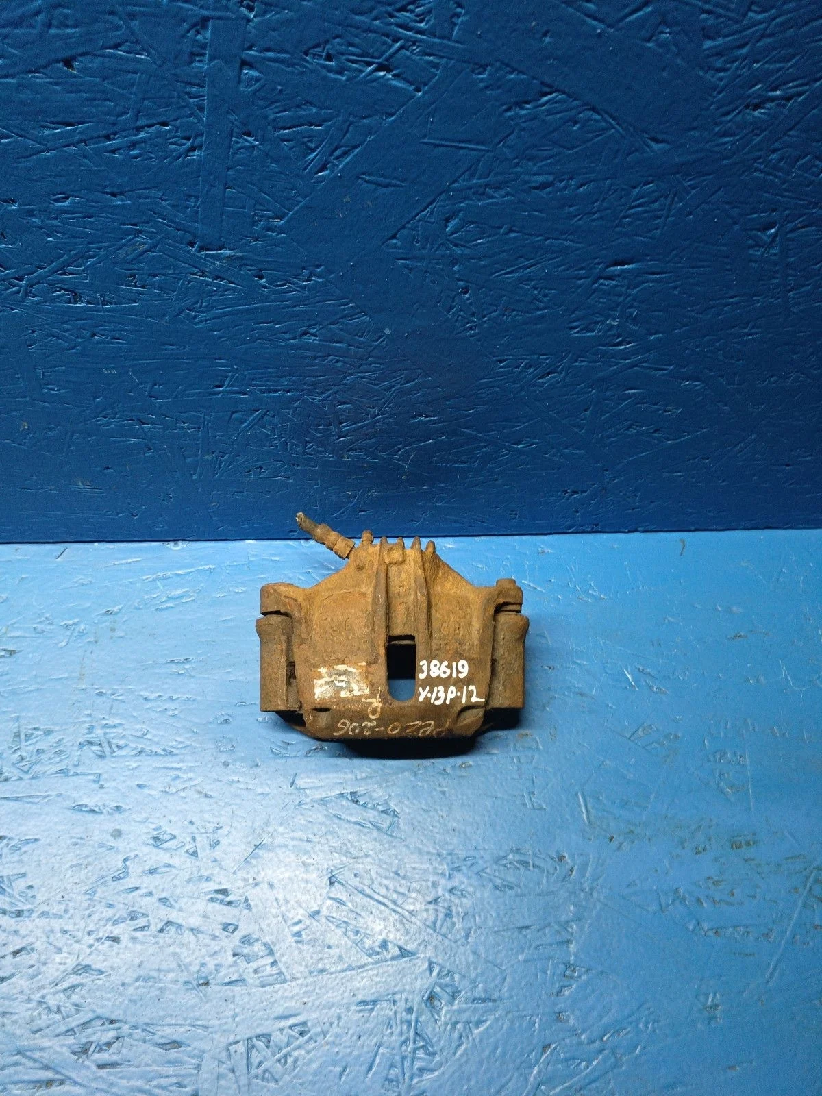 Суппорт тормозной передний правый Citroen C4 I (2004—2014)