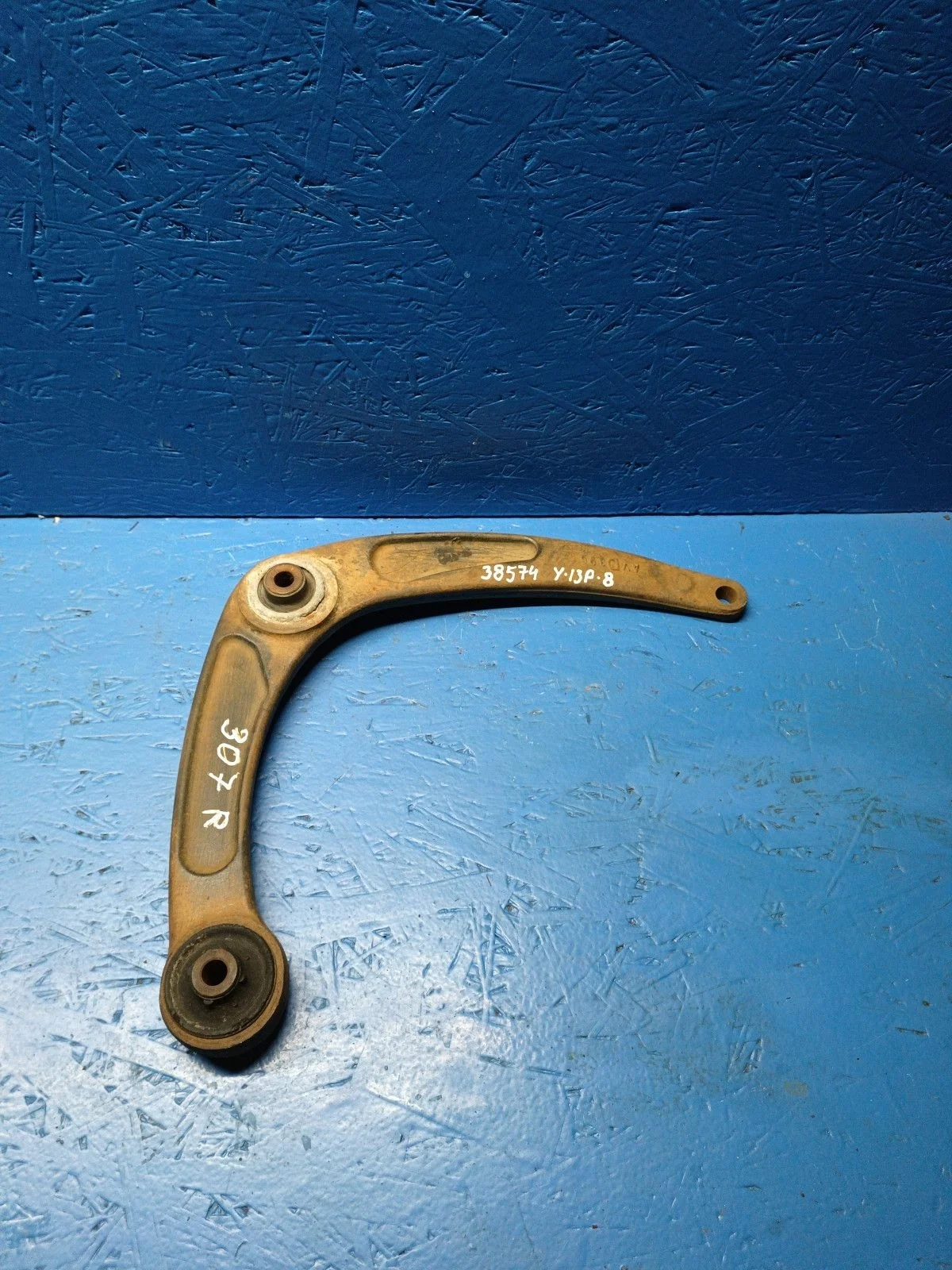 Рычаг передний правый нижний Peugeot 307 3C (2001—2005)