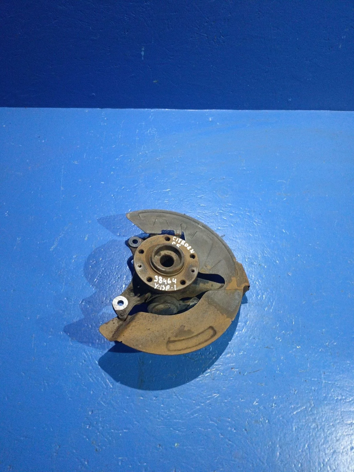 Кулак поворотный левый Citroen C5 II (2008—2017)