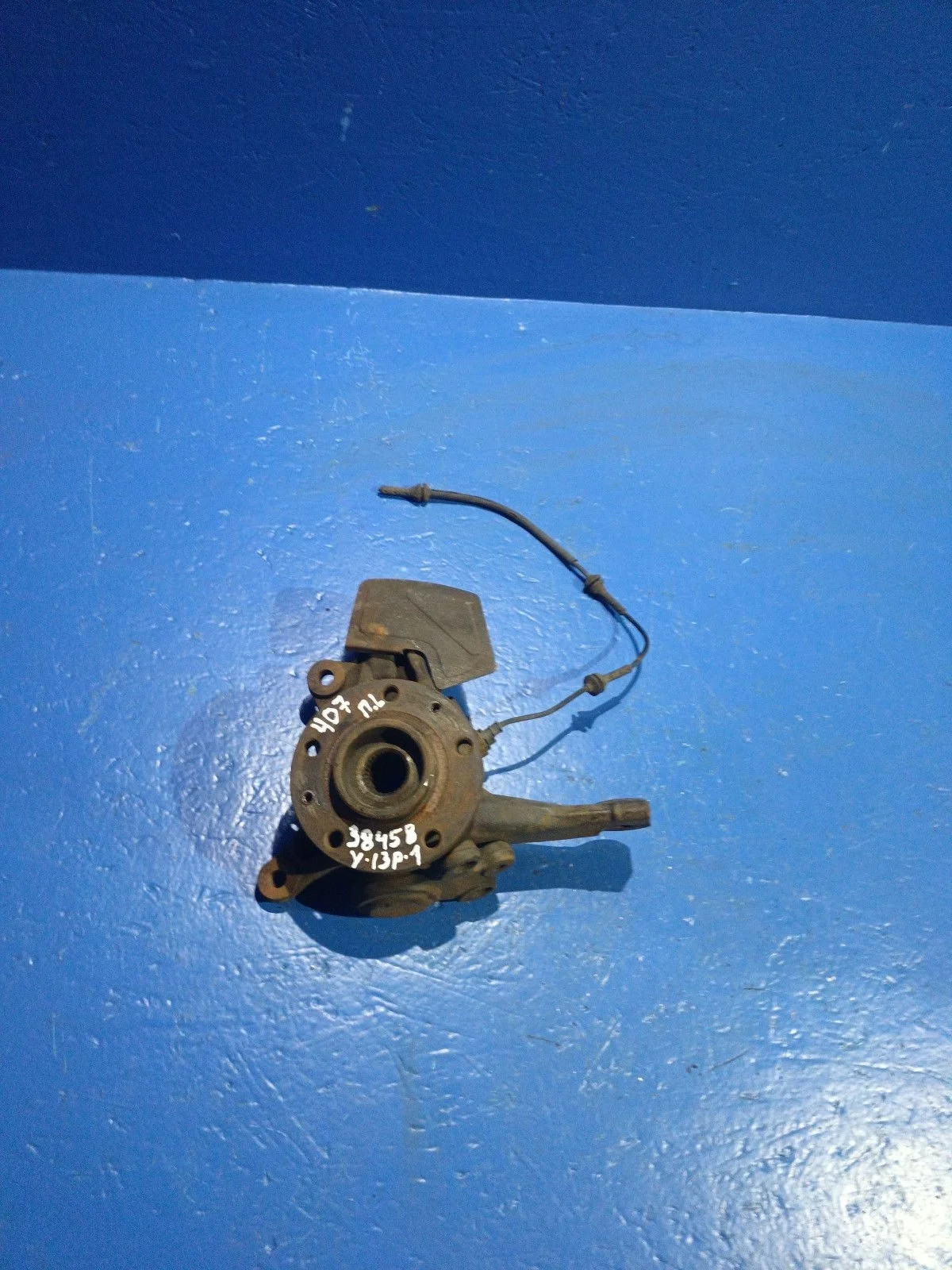 Кулак поворотный левый Peugeot 407 I (2004—2011)