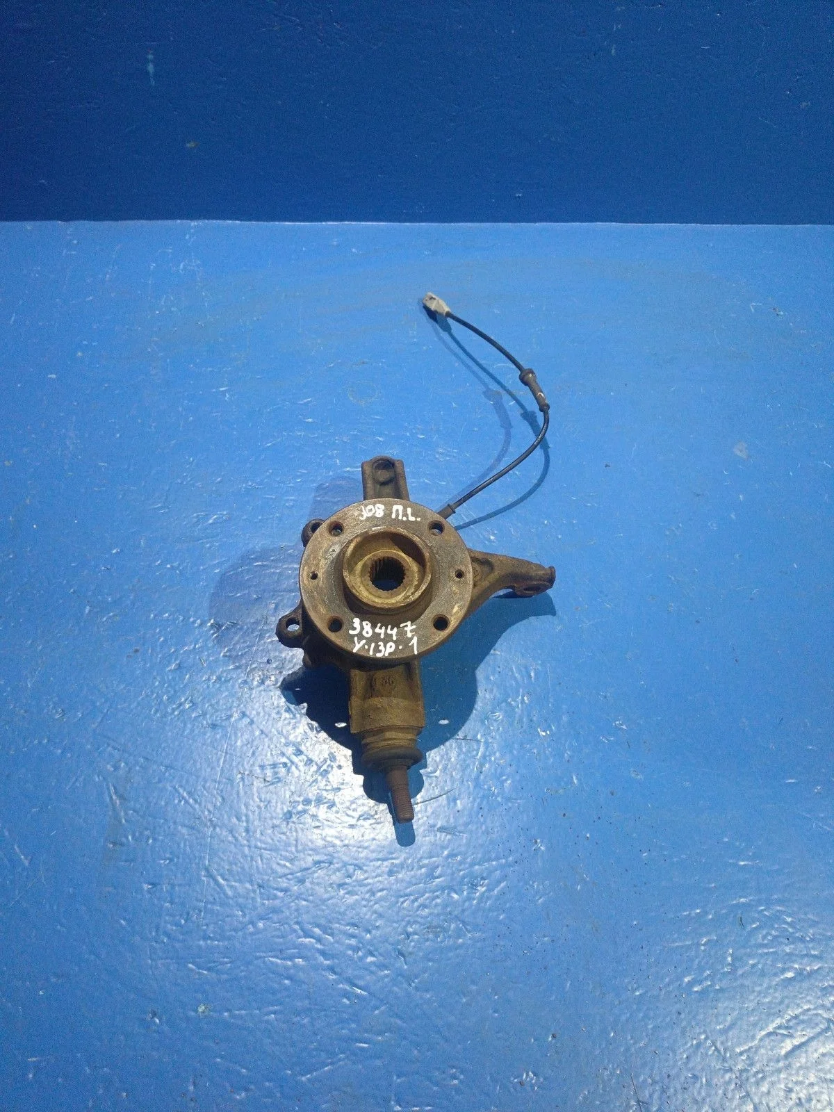 Кулак поворотный левый Peugeot 308 I (2007—2011)