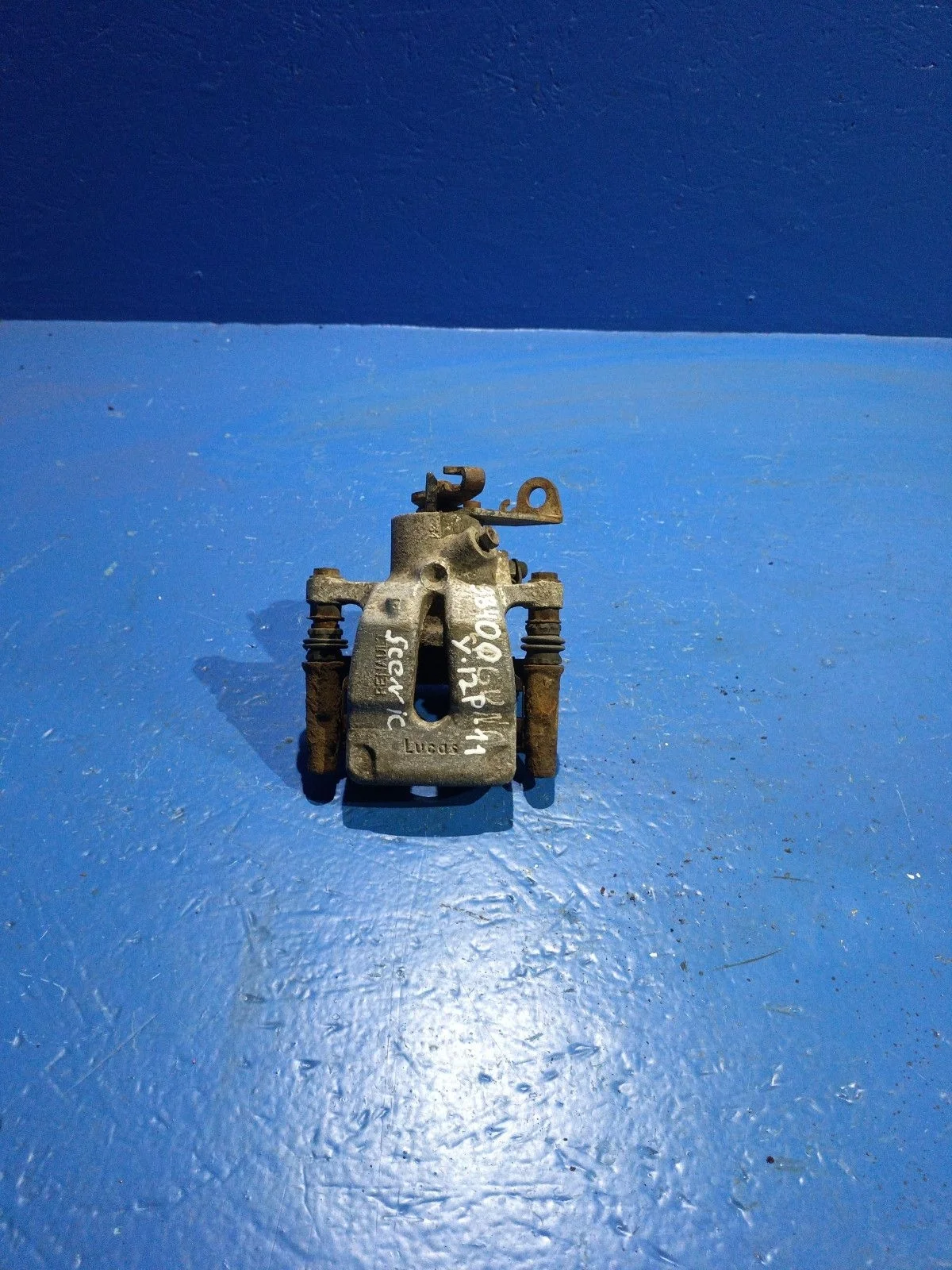 Суппорт тормозной задний правый Renault Scenic II (2003—2006)