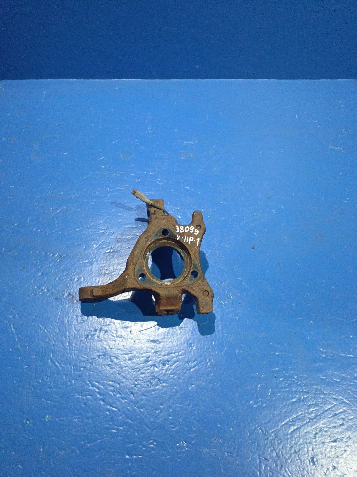 Кулак поворотный правый Opel Astra H (2004—2007)