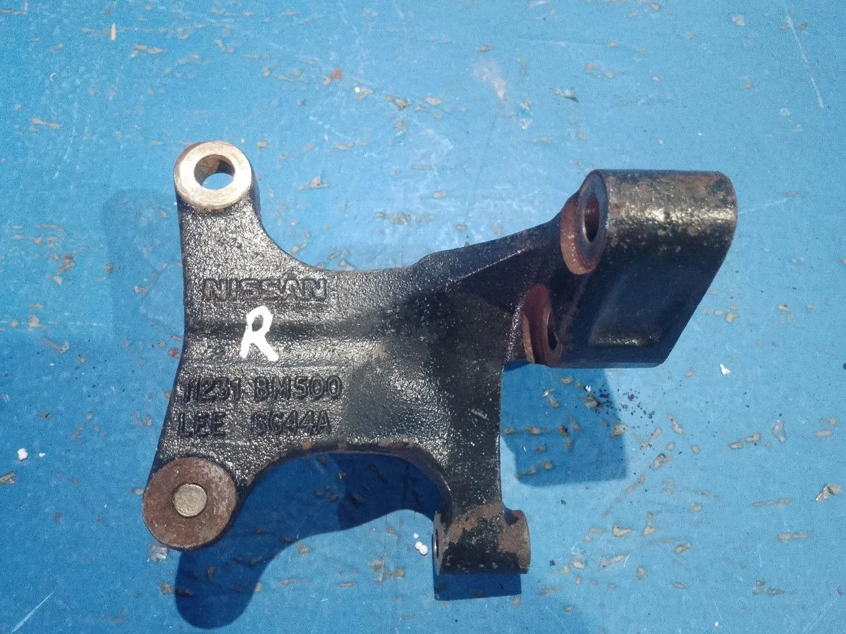 Кронштейн опоры двигателя Nissan Almera N16 рестайлинг (2002—2006)