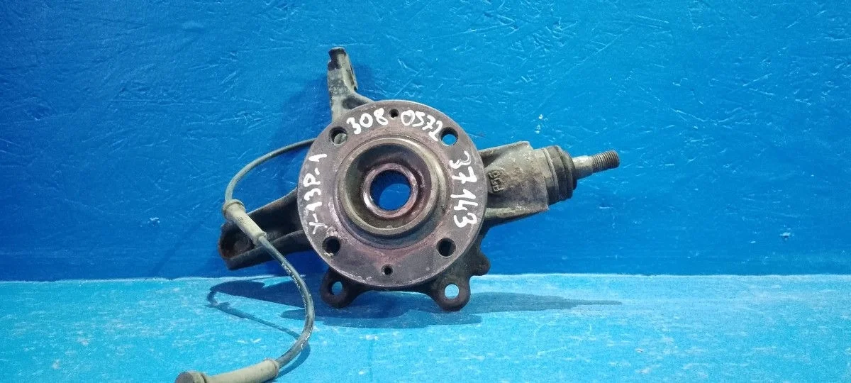 Кулак поворотный левый Peugeot 308 I (2007—2011)