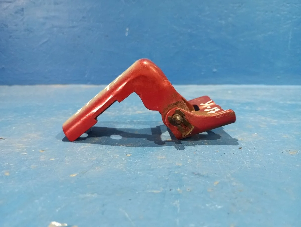 Петля двери задней правой нижняя Peugeot 308 I (2007—2011)