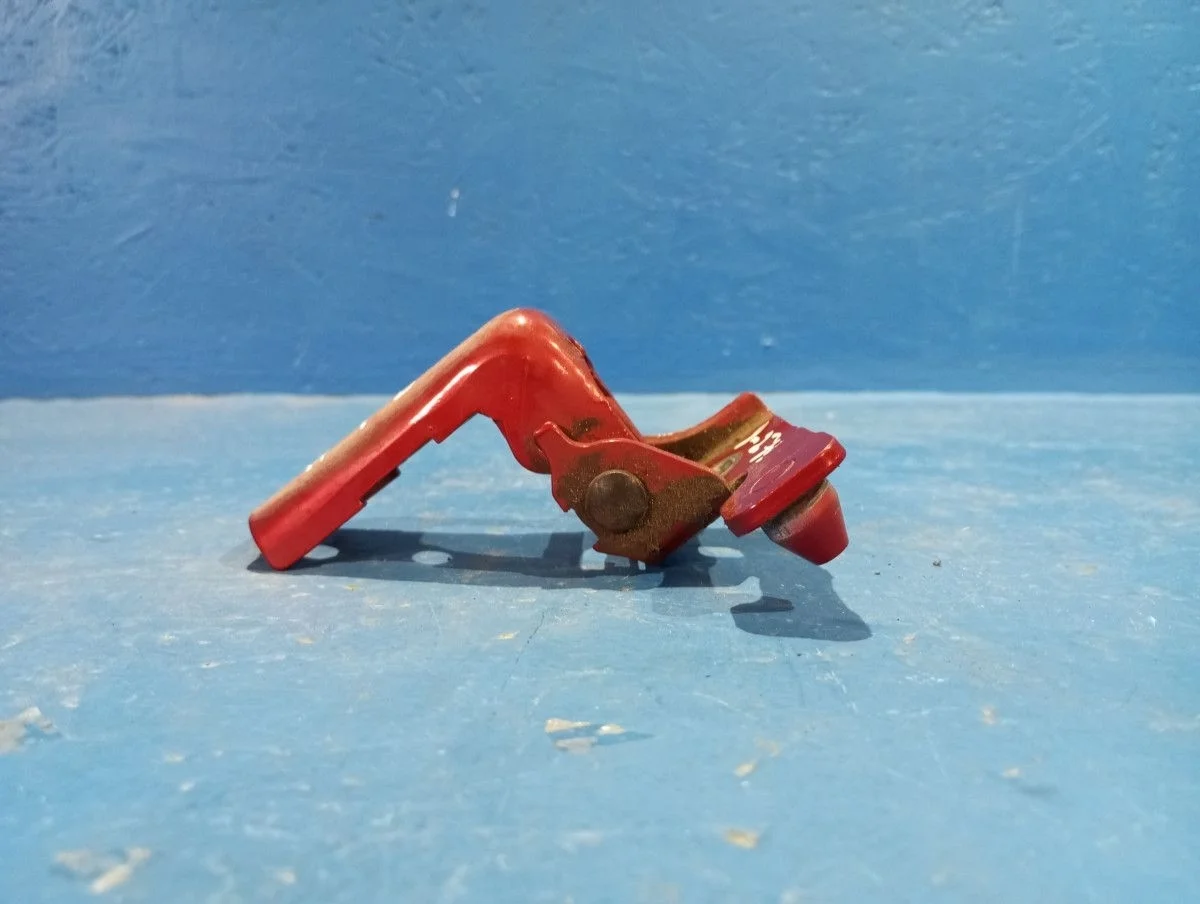 Петля двери задней левой нижняя Peugeot 308 I (2007—2011)