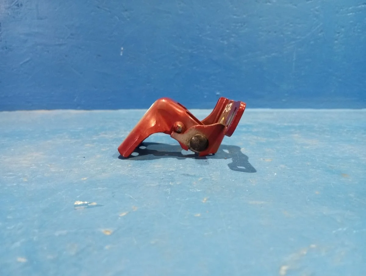 Петля двери задней правой верхняя Peugeot 308 I (2007—2011)