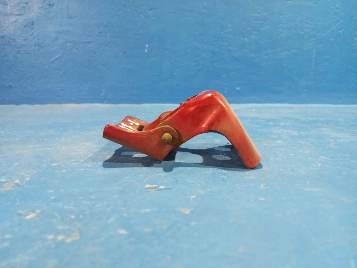 Петля двери передней левой нижняя Peugeot 308 I (2007—2011)