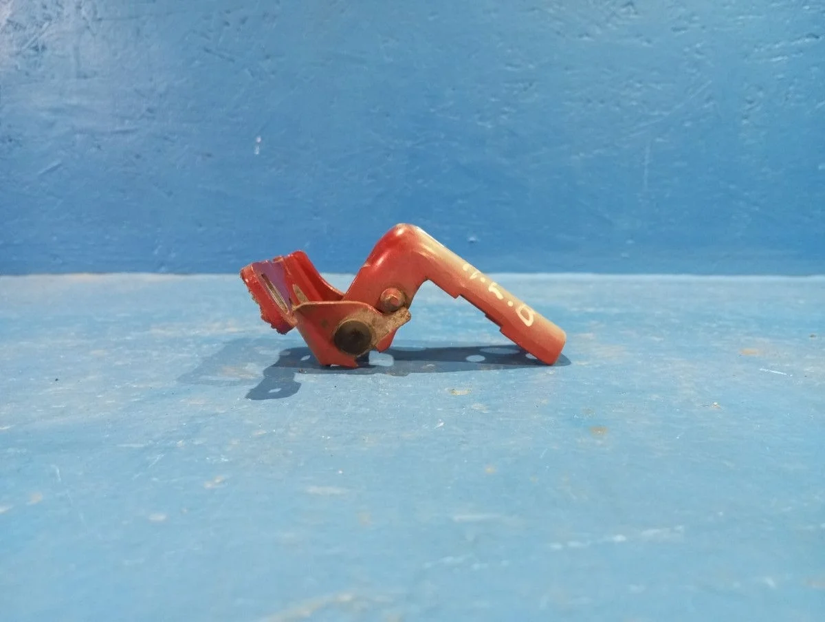 Петля двери передней левой верхняя Peugeot 308 I (2007—2011)