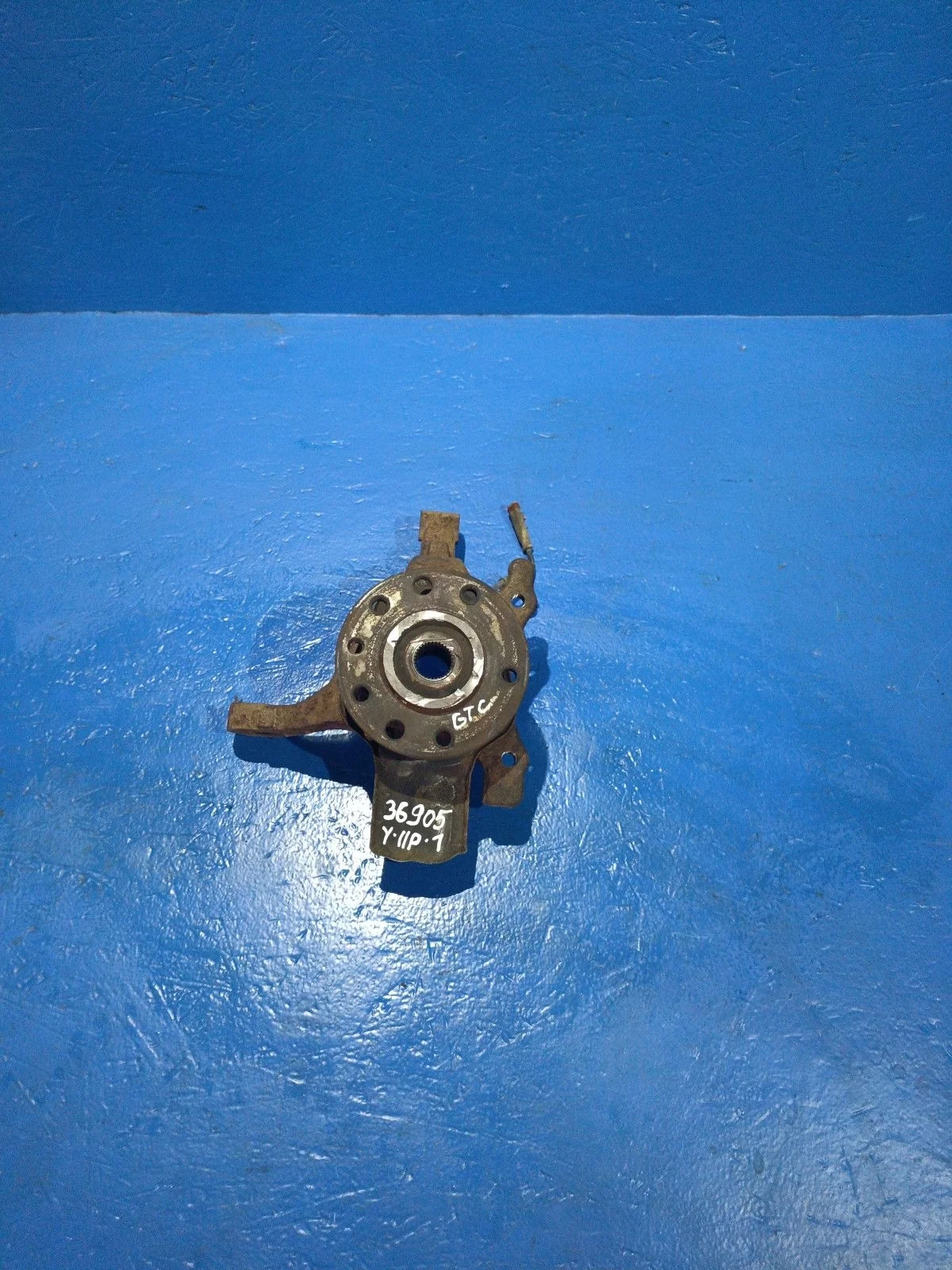 Кулак поворотный правый Opel Astra GTC H (2004—2007)