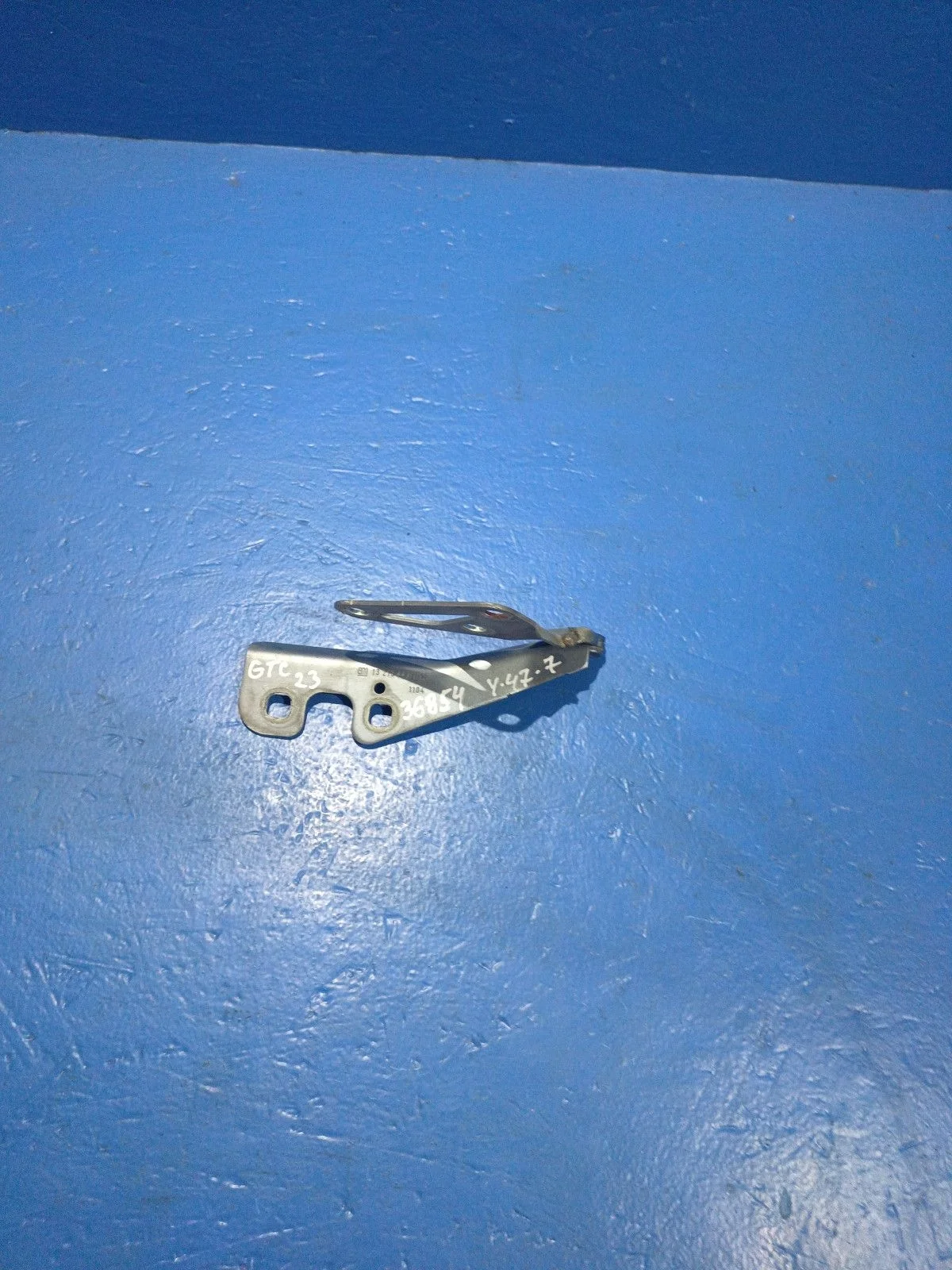 Петля капота левая Opel Astra GTC H (2004—2007)