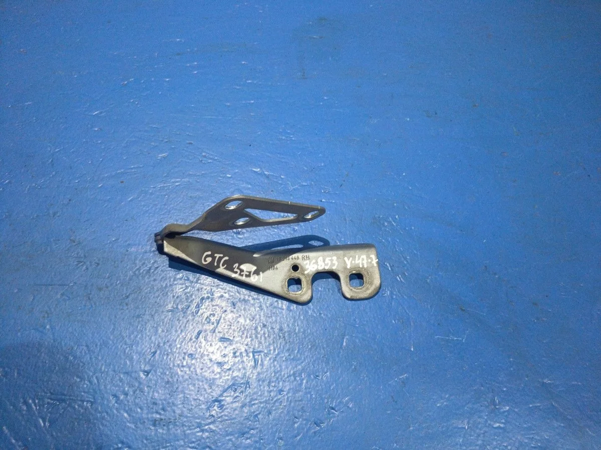 Петля капота правая Opel Astra GTC H (2004—2007)