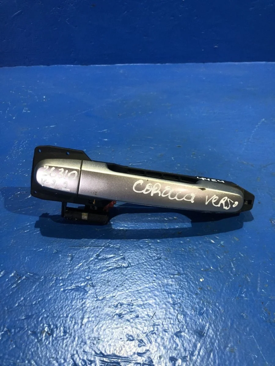 Ручка двери передней наружная левая Toyota Corolla Verso I (2001—2004)