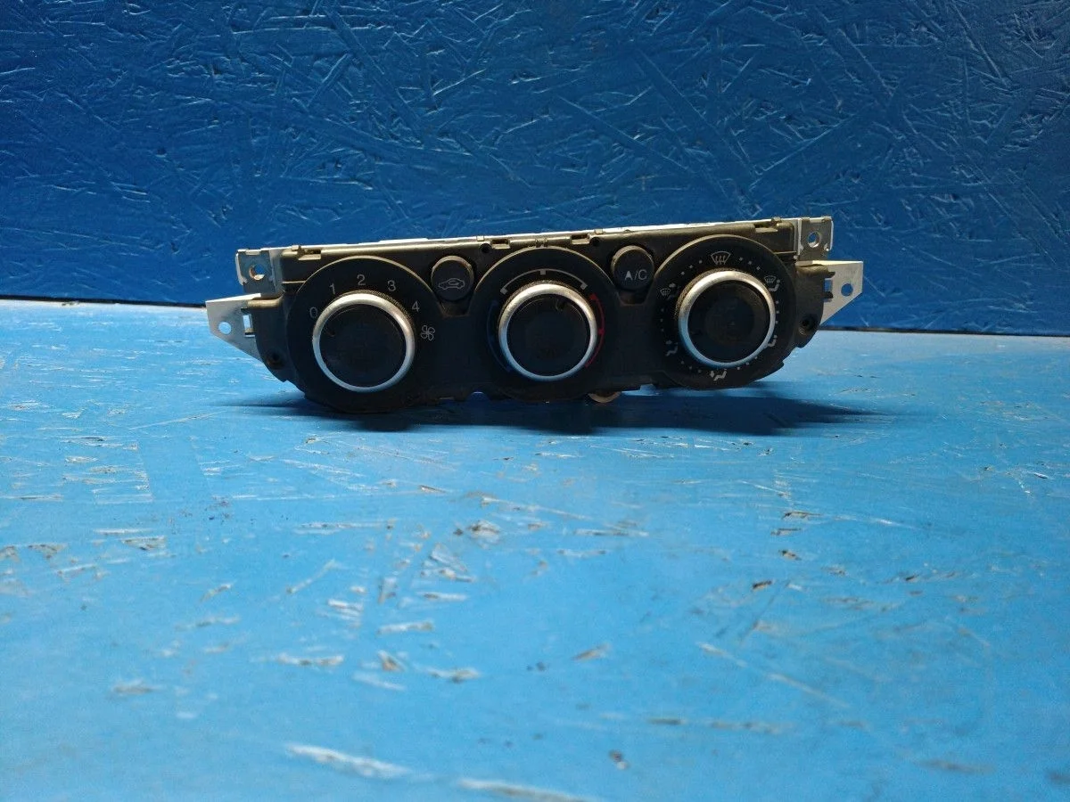 Блок управления отопителем Ford Focus II рестайлинг (2007—2011)